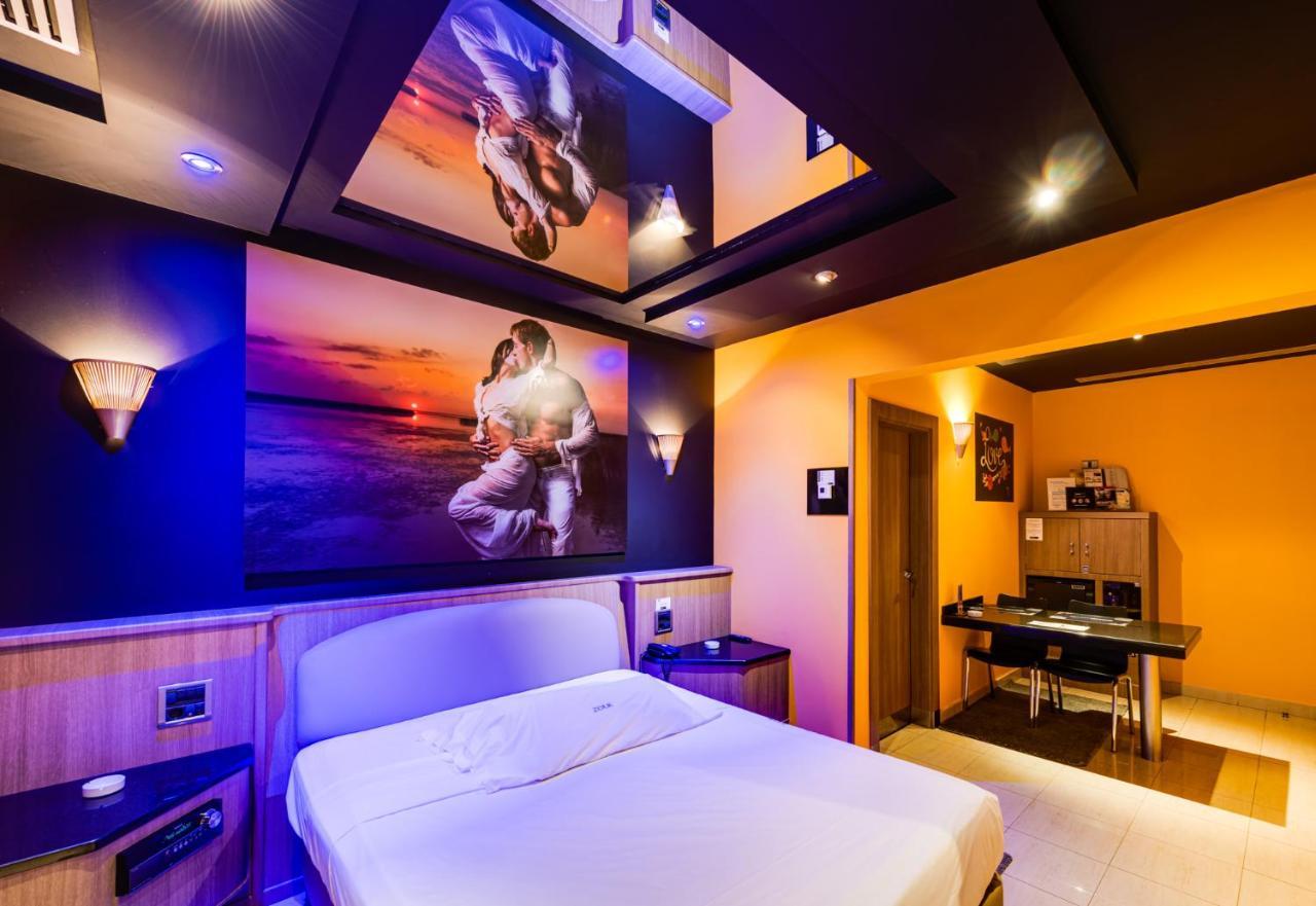 Zouk Hotel Alcala de Henares Bagian luar foto